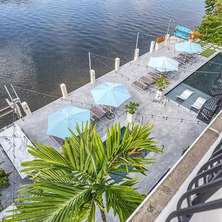 The Modern Castle Canal View Access Rooftop Living Greenhouse Vlllas-2